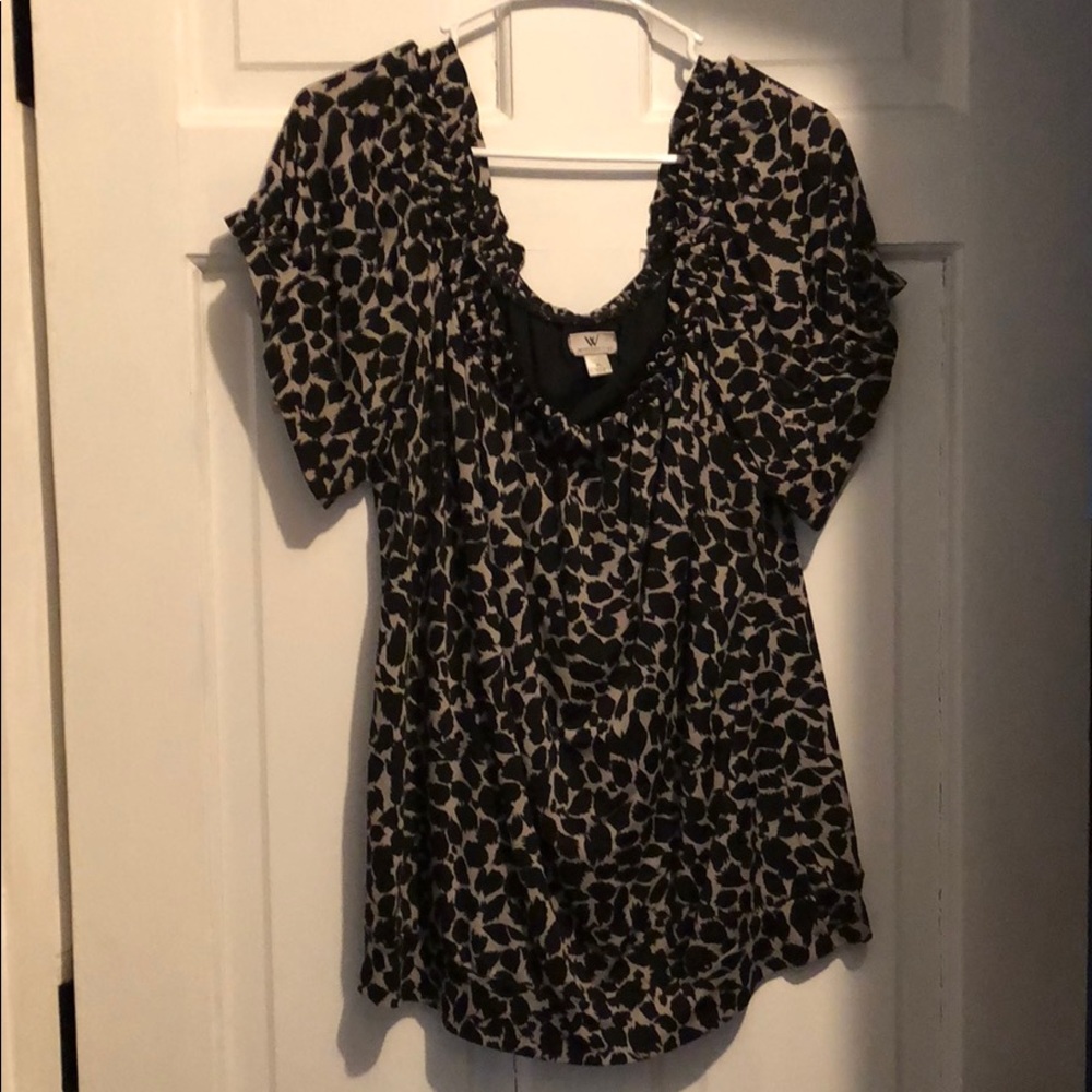 Black and grey short sleeve lined top
